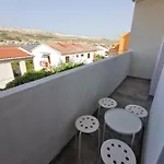 Denx Apartament Pag Town